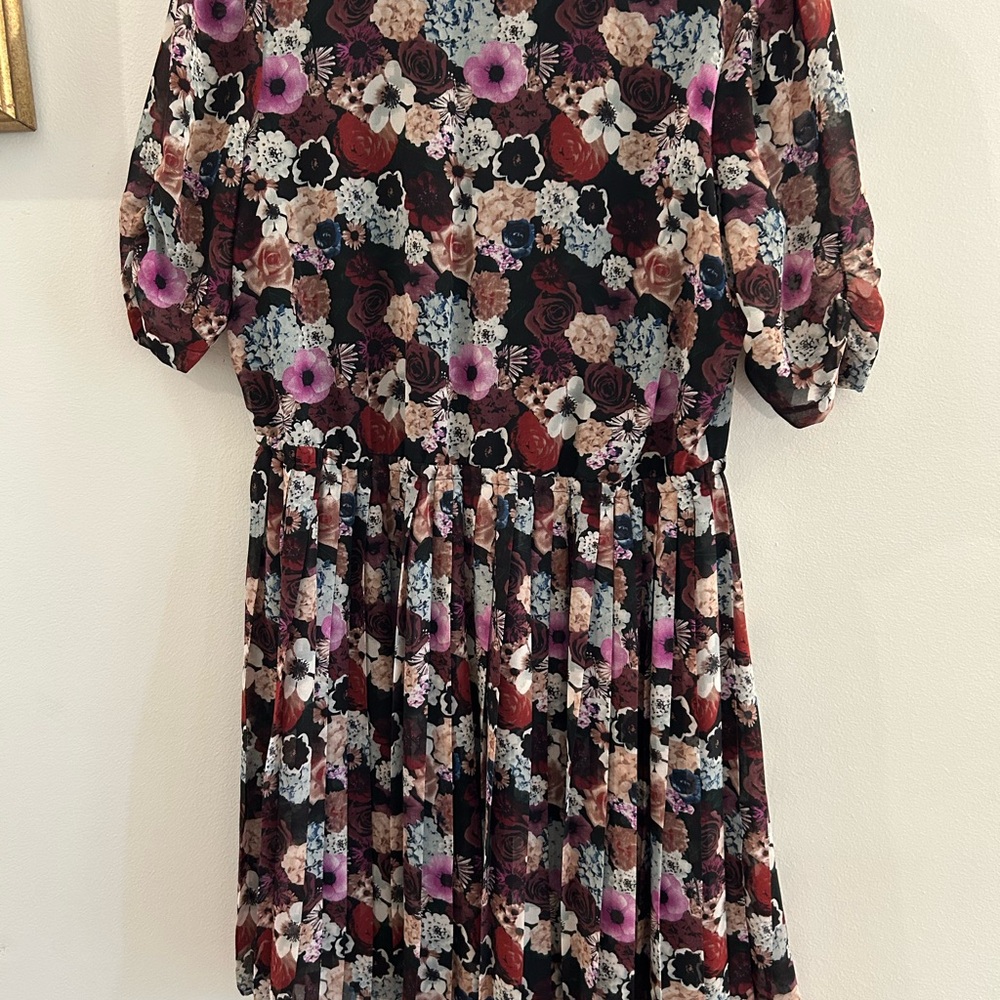Floral Urban Outfitters dress with pleated skirt and open back Women’s Size M